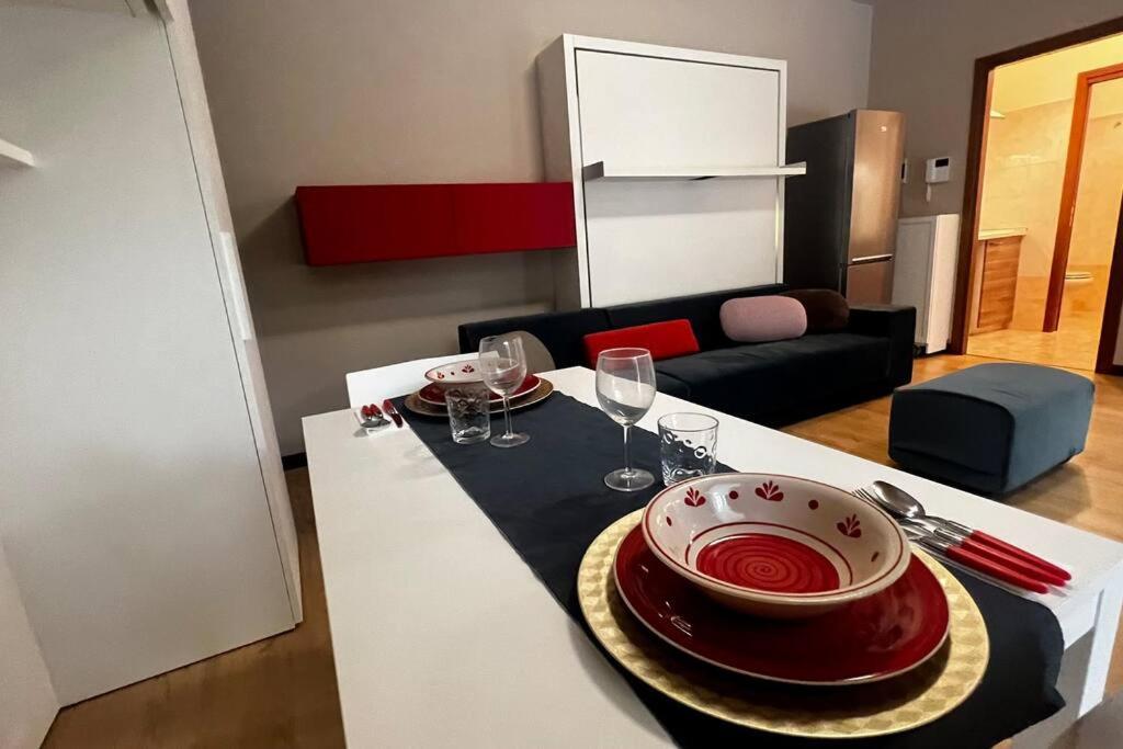 Urban House - Comfy Flat Navigli Milan Center Apartment Luaran gambar